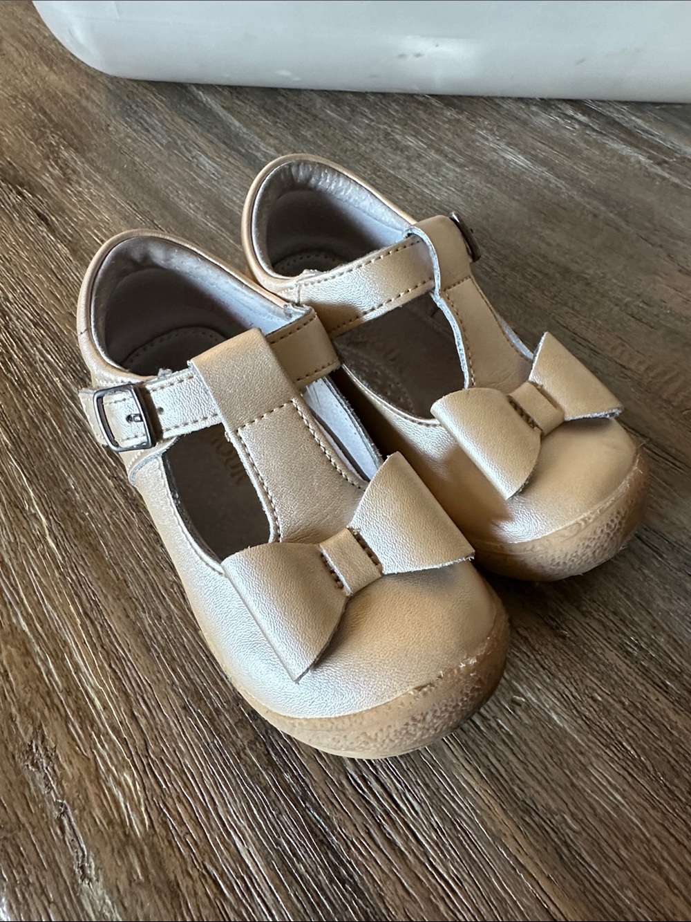 L'amour Emma classic bow t strap
